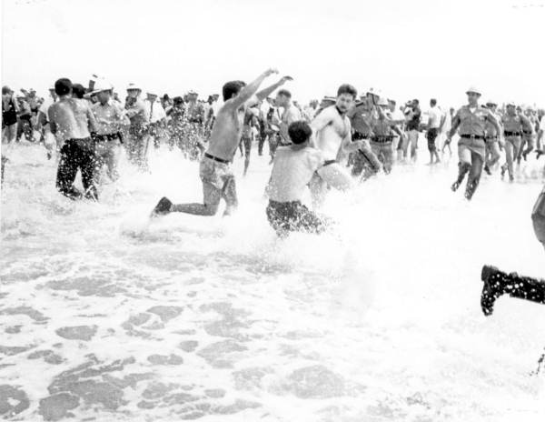 Segregationists trying to prevent African-Americans from swimming at a whites-only beach: St. Augustine (1964)