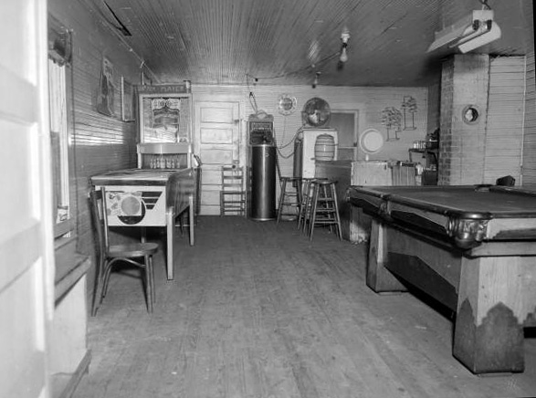 Interior of a juke joint in Jacksonville (September 1954).