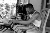 Alphonso Jennings splitting white oak in order to make a basket - Lamont, Florida