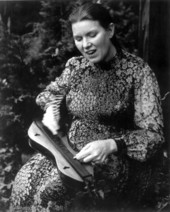 Folk musician and folklorist Jean Ritchie playing the dulcimer.