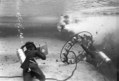 Bruce Mozert photographing a boat motor underwater at Silver Springs.