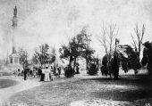 Looting in Hemming Park, as a result of the Fire of 1901 - Jacksonville, Florida.