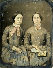 Portrait of two unidentified women.