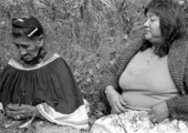 Susie Jim Billie explaining medicinal uses of native herbs to Carol Cypress.