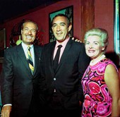 Actor Anthony Quinn, center, posing with unidentified people at a restaurant - Fort Lauderdale, Florida